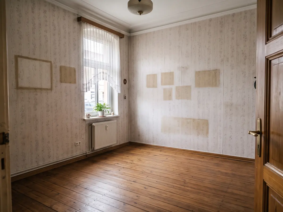 Dasselbe Schlafzimmer, leer und gekehrt
